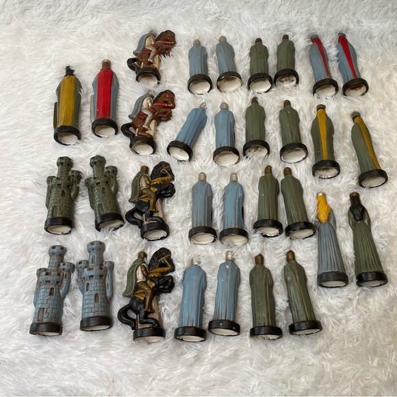 Vintage 1973 Alberta’s Molds Inc 32 Piece Hand Painted Ceramic Chess Set - Picture 14 of 16